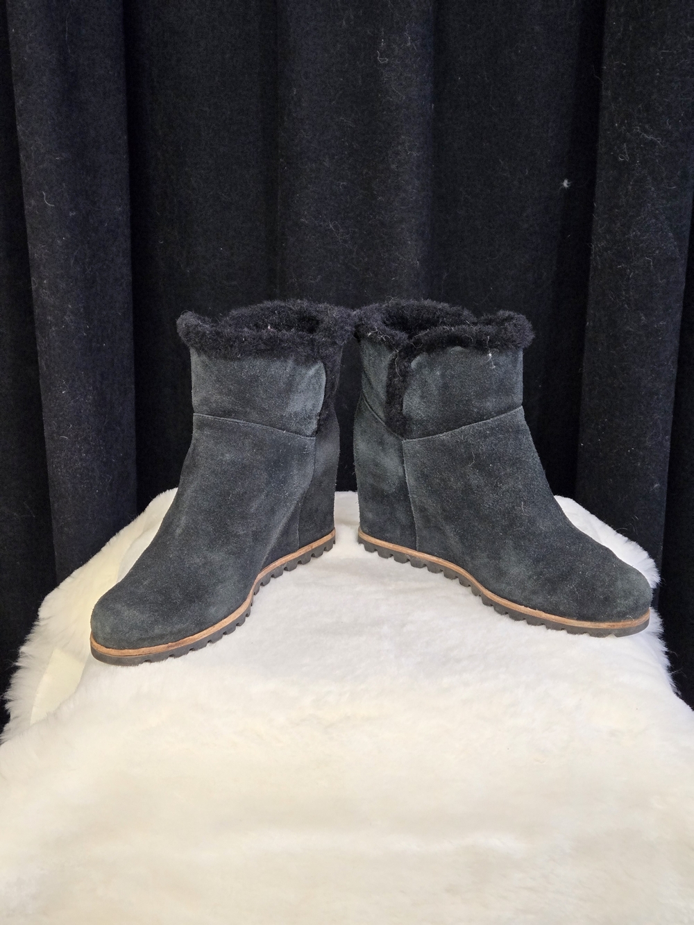UGG Kristin Wedge Boots Size 9 Black Worn Twice - Picture 3 of 7